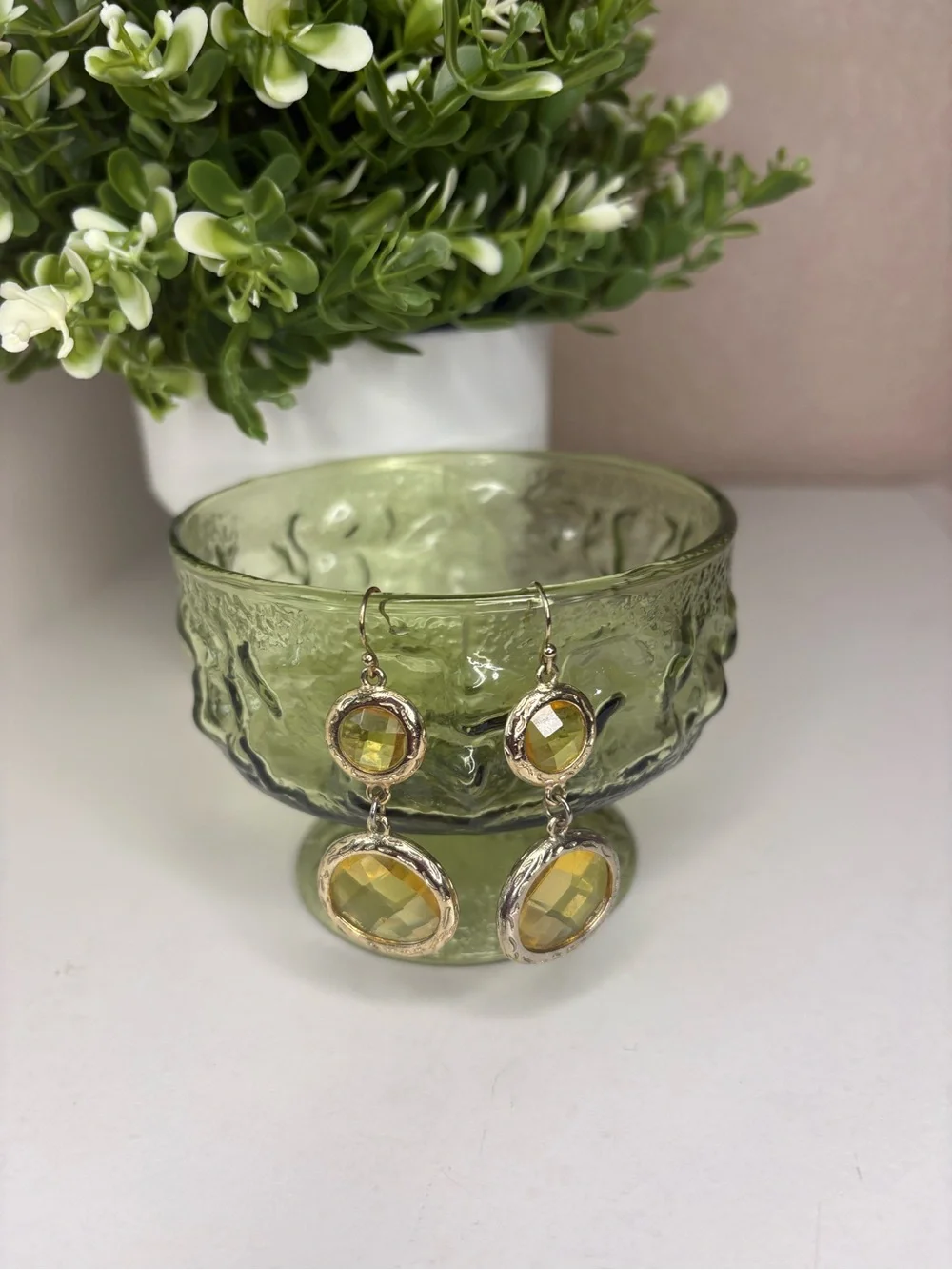Vintage Gold Tone Citrine Yellow Faceted Glass Drop Dangle Statement Earrings